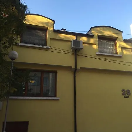 Guest house Yellow House *