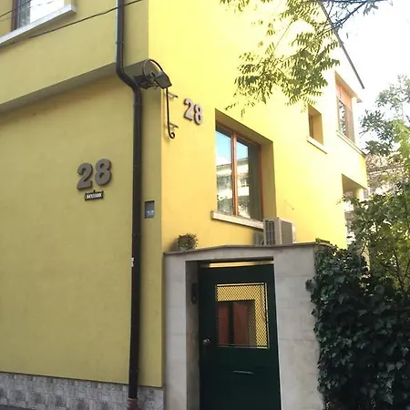 Yellow House Guest house *