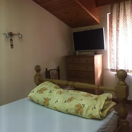 Guest house Yellow House *
