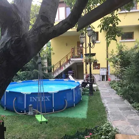 Yellow House Guest house